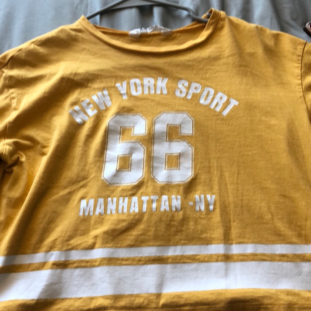 Yellow cropped tee